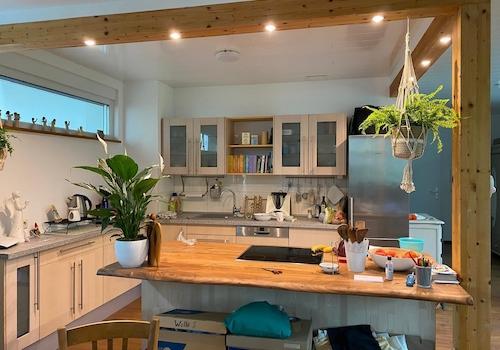 Einbauküche mit Kochinsel