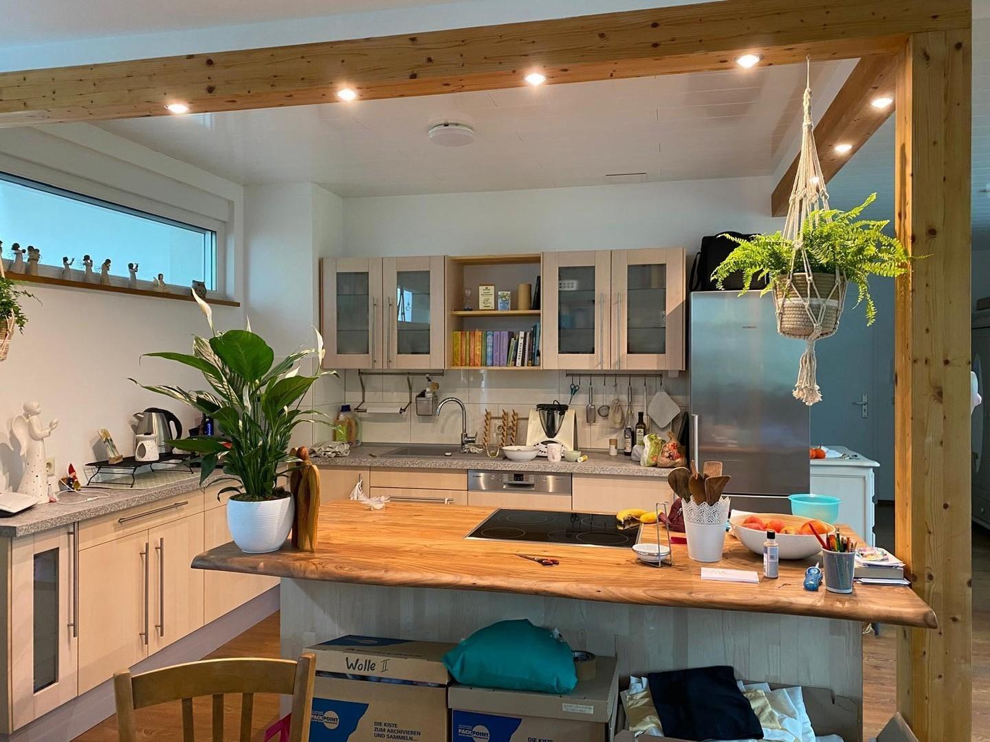 Einbauküche mit Kochinsel