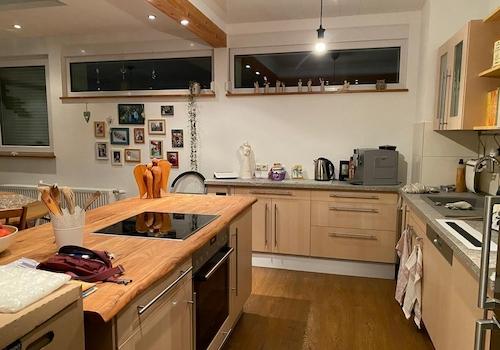 Einbauküche mit Kochinsel