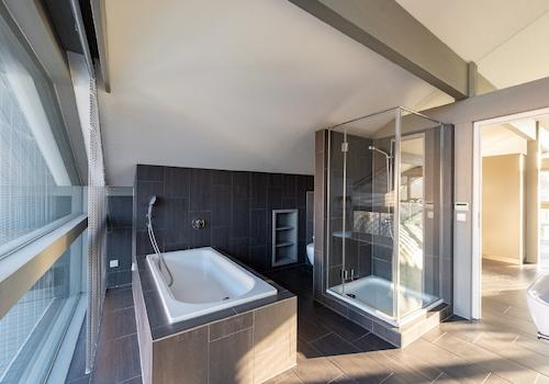 Vorderhaus Badezimmer