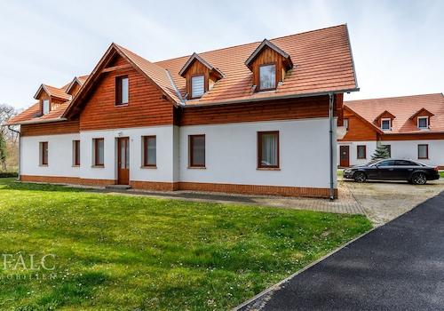 exclusive56098-004hd