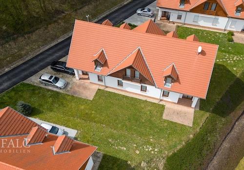 exclusive56098-003hd