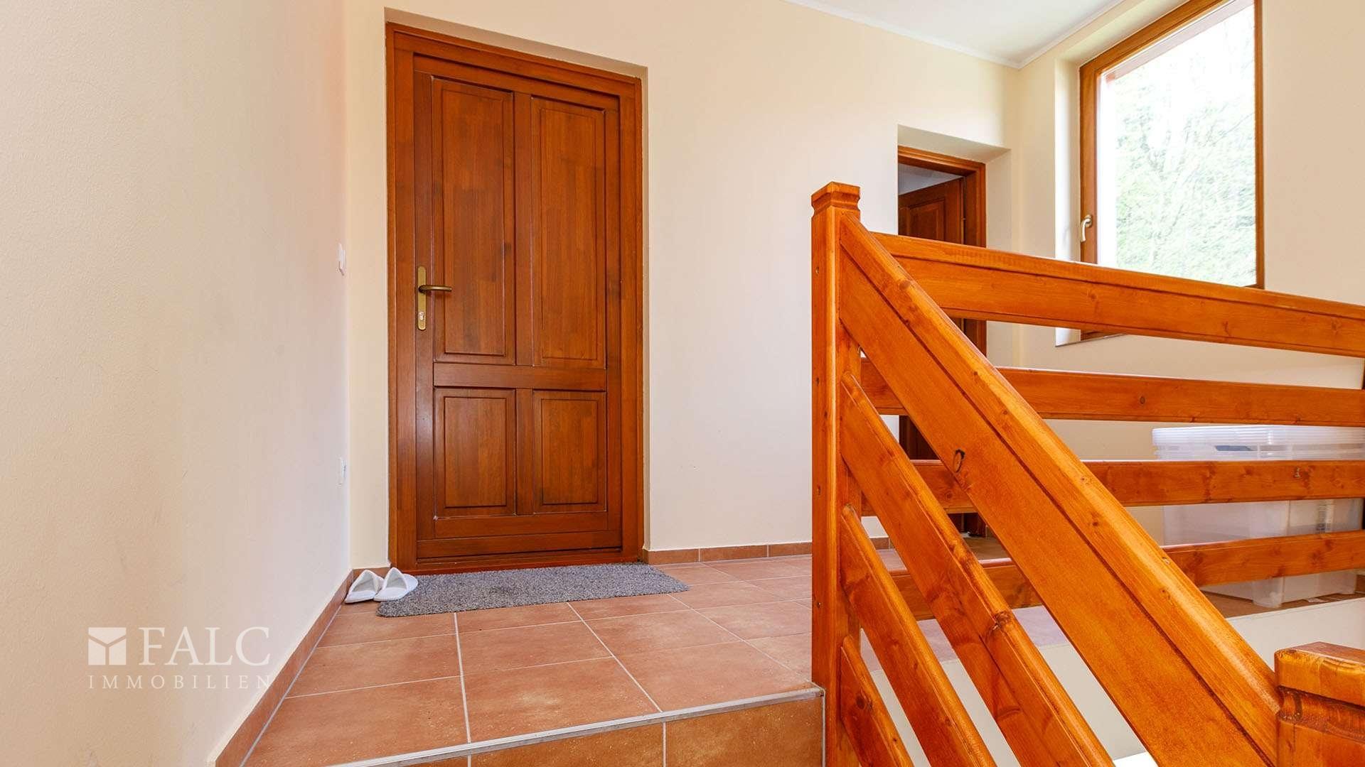 exclusive56098-005hd