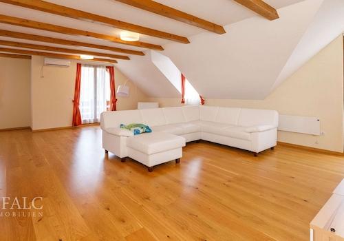 exclusive56098-007hd