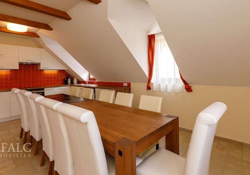 exclusive56098-010hd