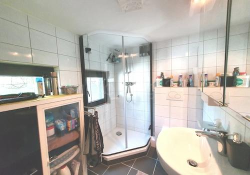 BADEZIMMER ERDGESCHOSS