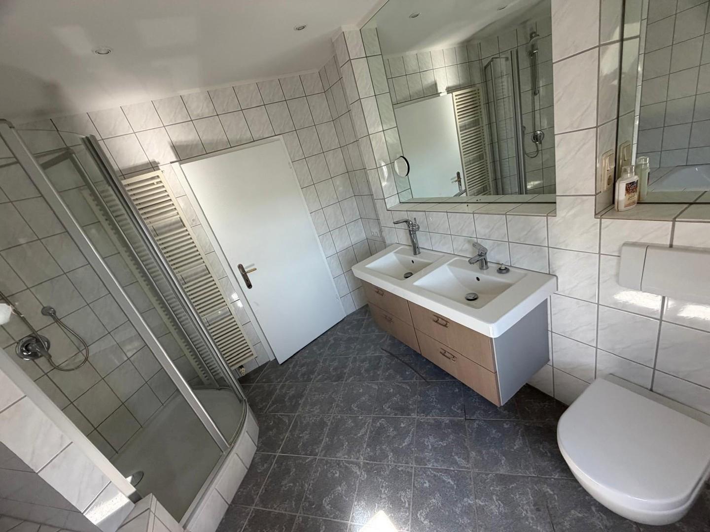 Badezimmer mit Wanne