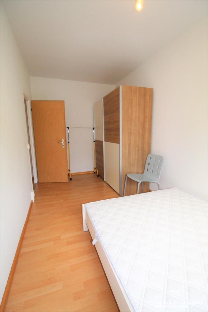 Schlafzimmer 2 mit Doppelbett + Schrank