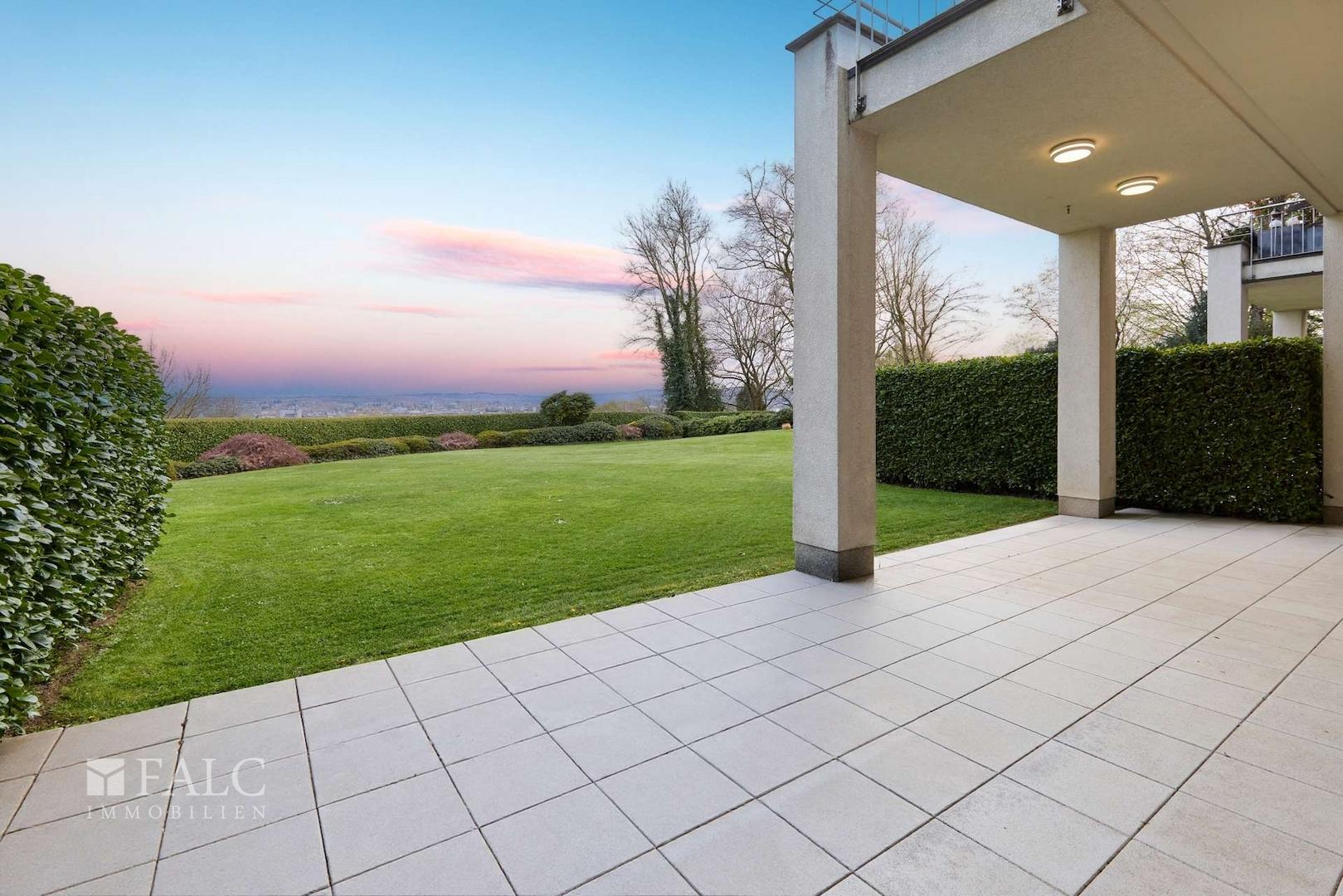 Terrasse mit Gartenzugang