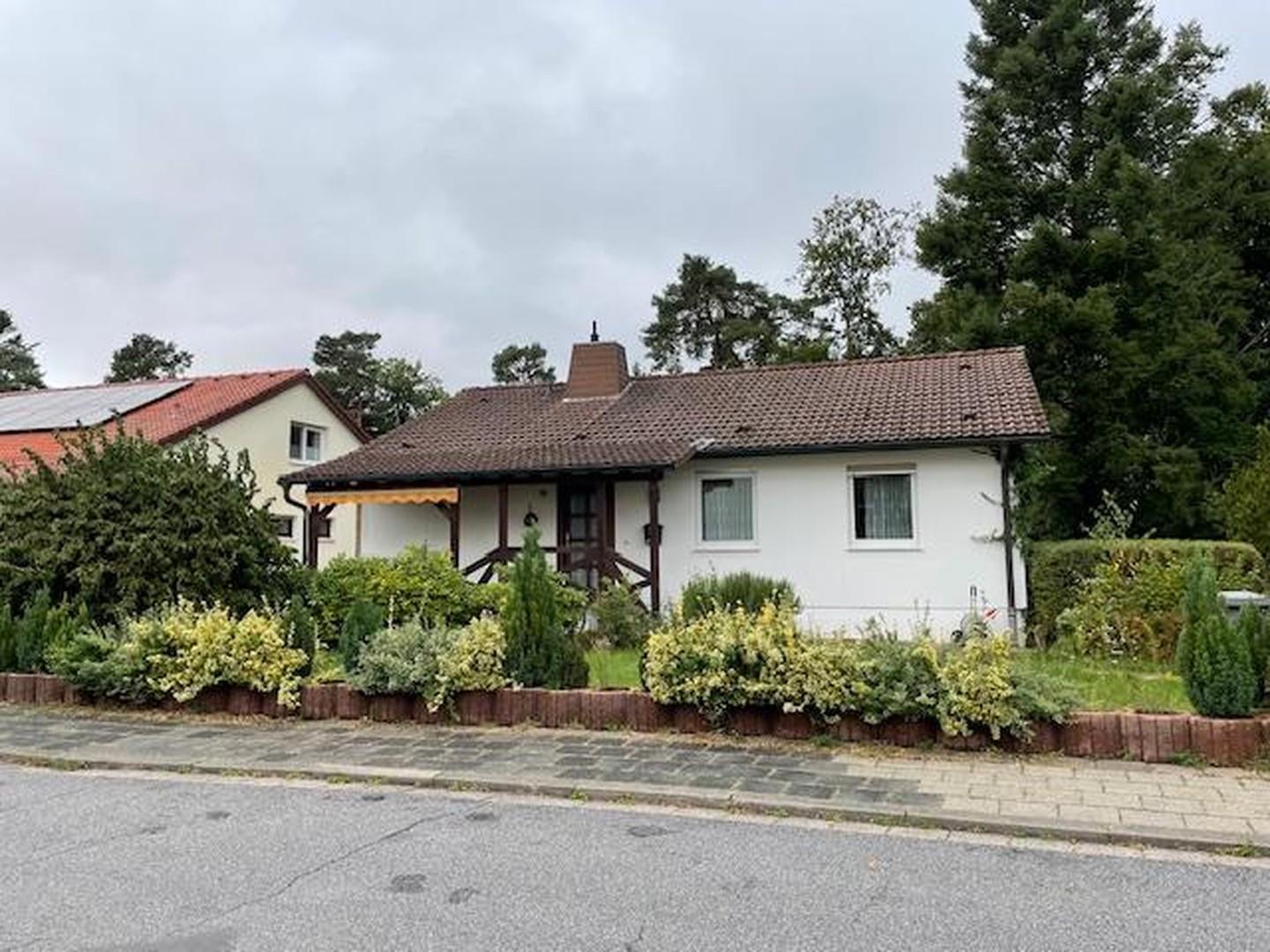 Hauptfront EG - Straßenseite