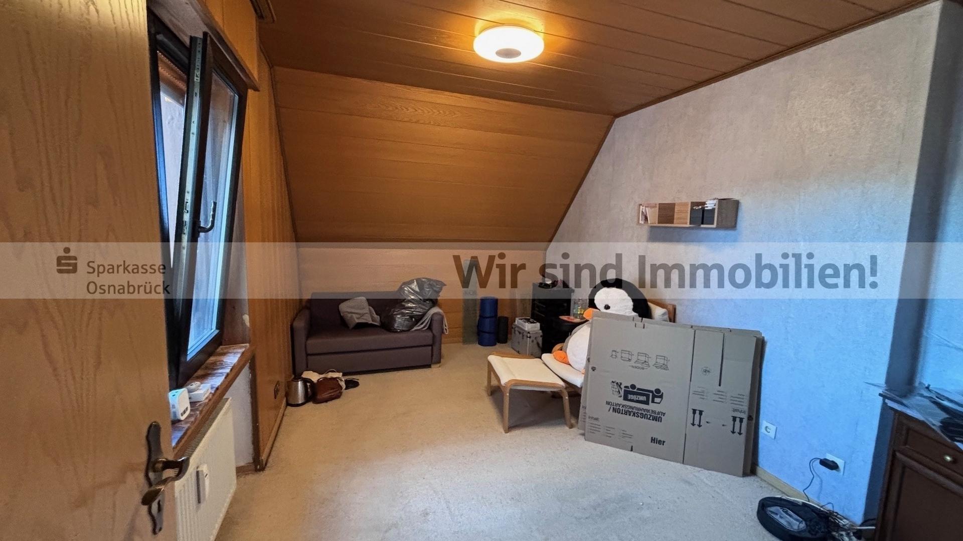 Vorderhaus 1. OG Wohnung recht