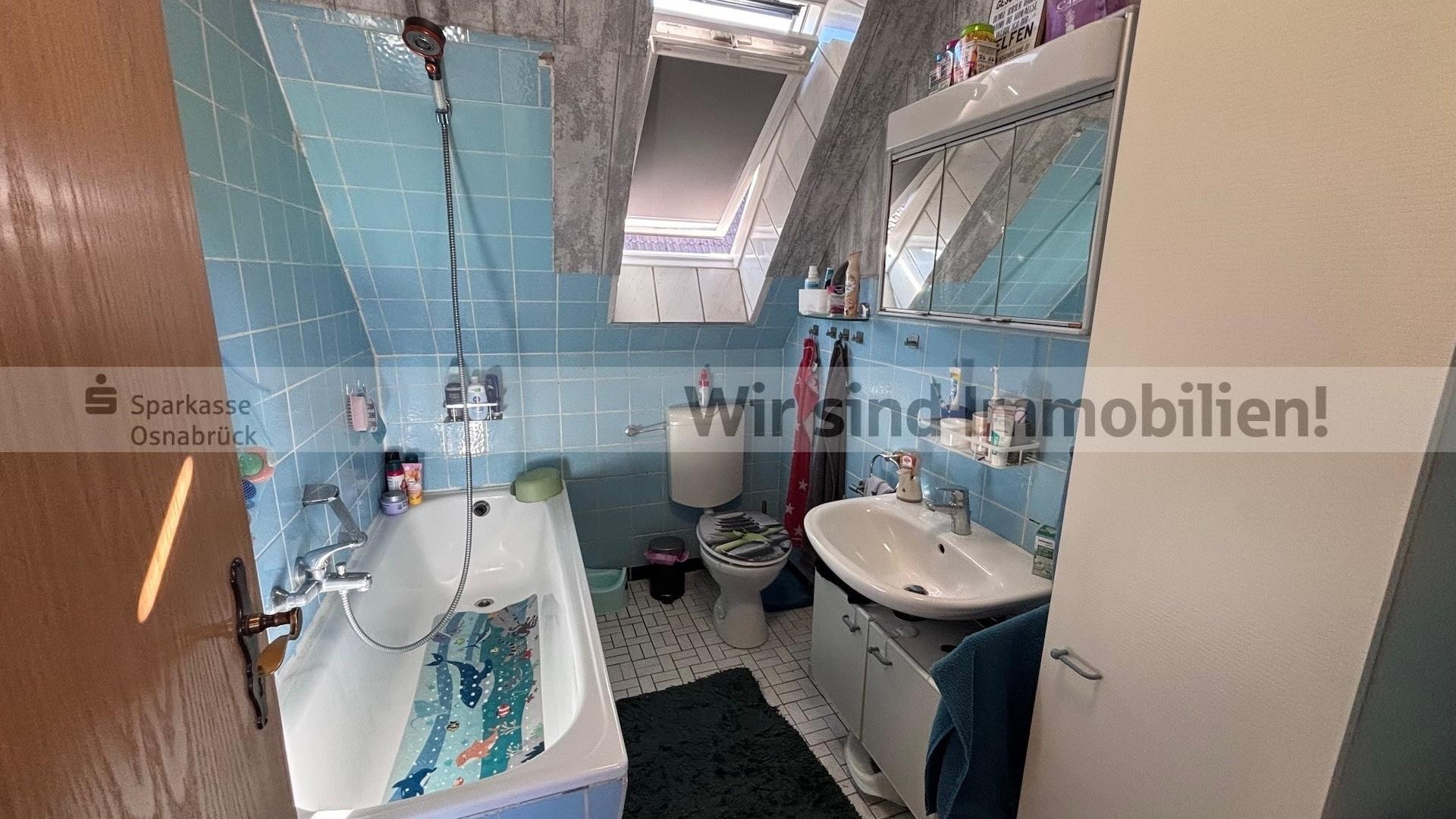 Vorderhaus 1. OG Wohnung recht