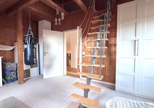 2. Schlafzimmer OG mit Empore