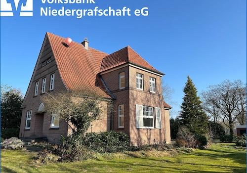 Vorder- und Seitenansicht