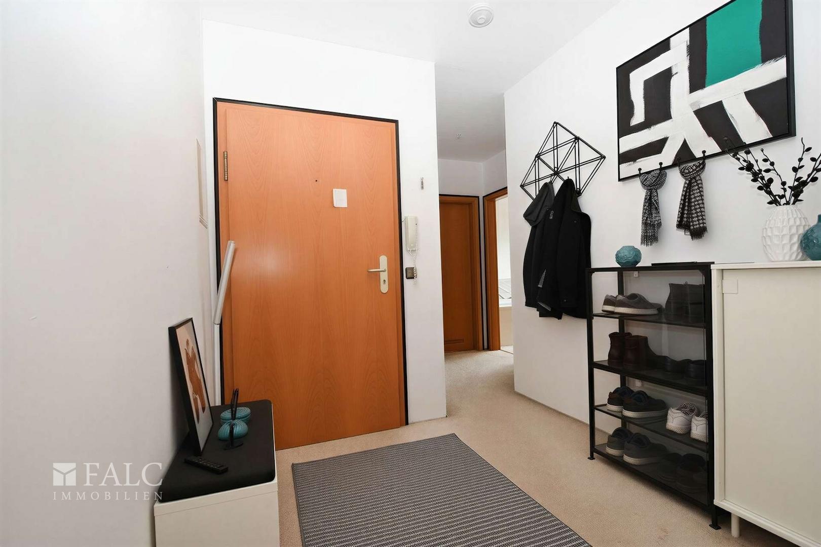 Flur Haustür(virtuell möbliert)