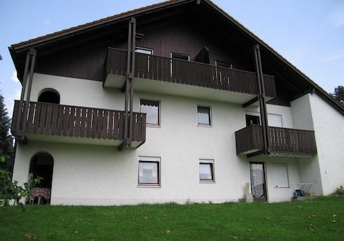 Außenansicht mit Terasse