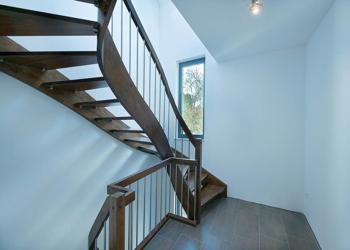 Treppenauf- und abgang 1.OG/ EG