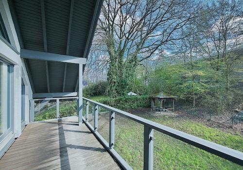 Balkon Süd mit Blick ins Grüne DG Studio