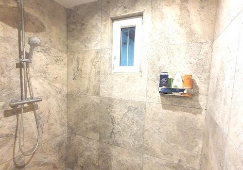 EBENERDIGE REGENDUSCHE!