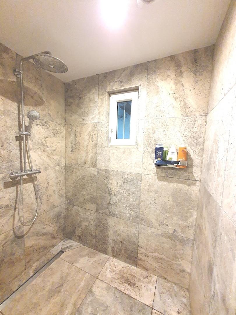 EBENERDIGE REGENDUSCHE!