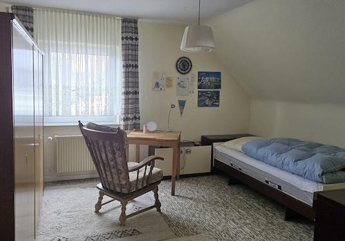 Schlaf-/Kinderzimmer DG