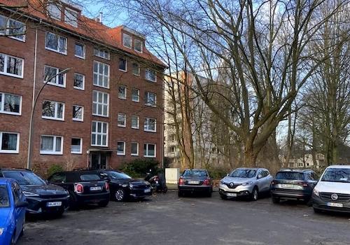 Sackgasse mit Parkplätzen