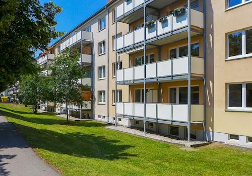 Hausansicht_Balkonseite bearbeitet