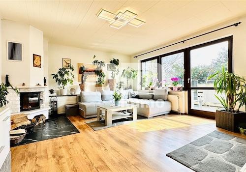 EG Wohnzimmer / Zugang Balkon / Kamin