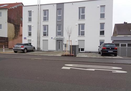 Ostseite mit Eingang u. TG