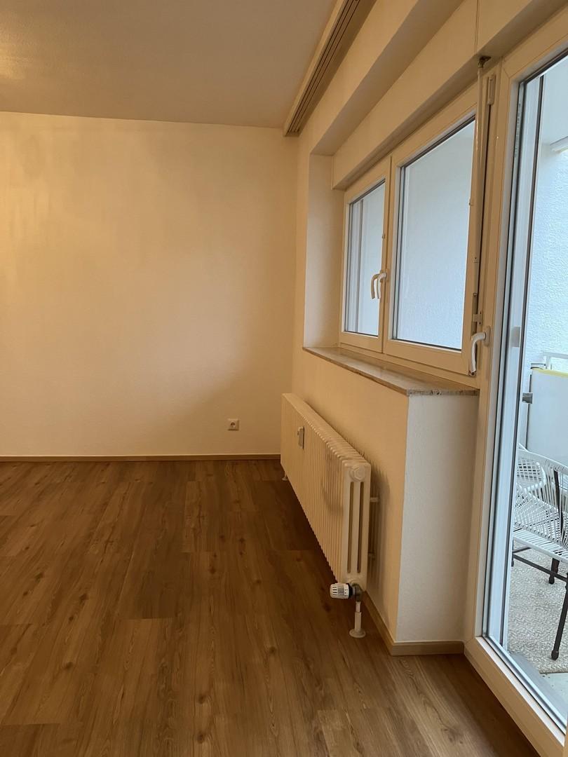 Wohnzimmer mit Balkon