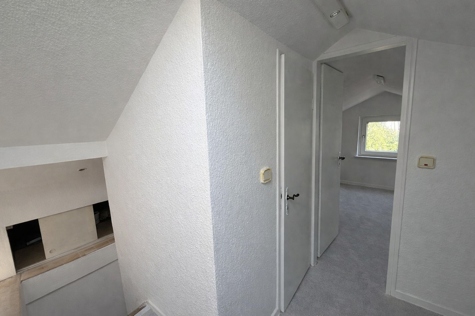 Flur + Treppenaufgang
