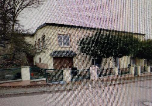 Ansicht Wohnhaus mit Garage