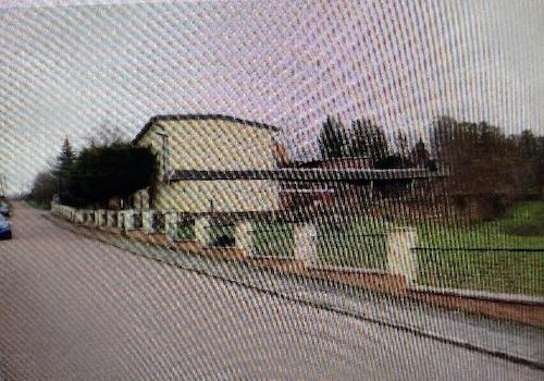 Ansicht Wohnhaus mit Grundstück