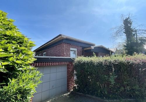 Frontansicht und Garage