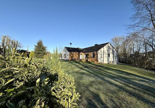 Ansicht Wohnhaus und Garten