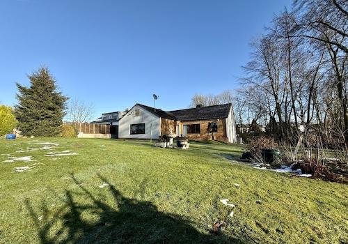 Ansicht Wohnhaus und Garten