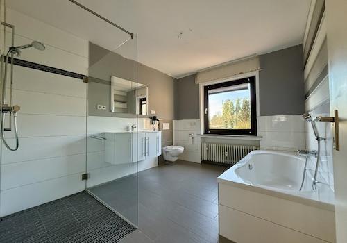 Wohnung 1: Bad