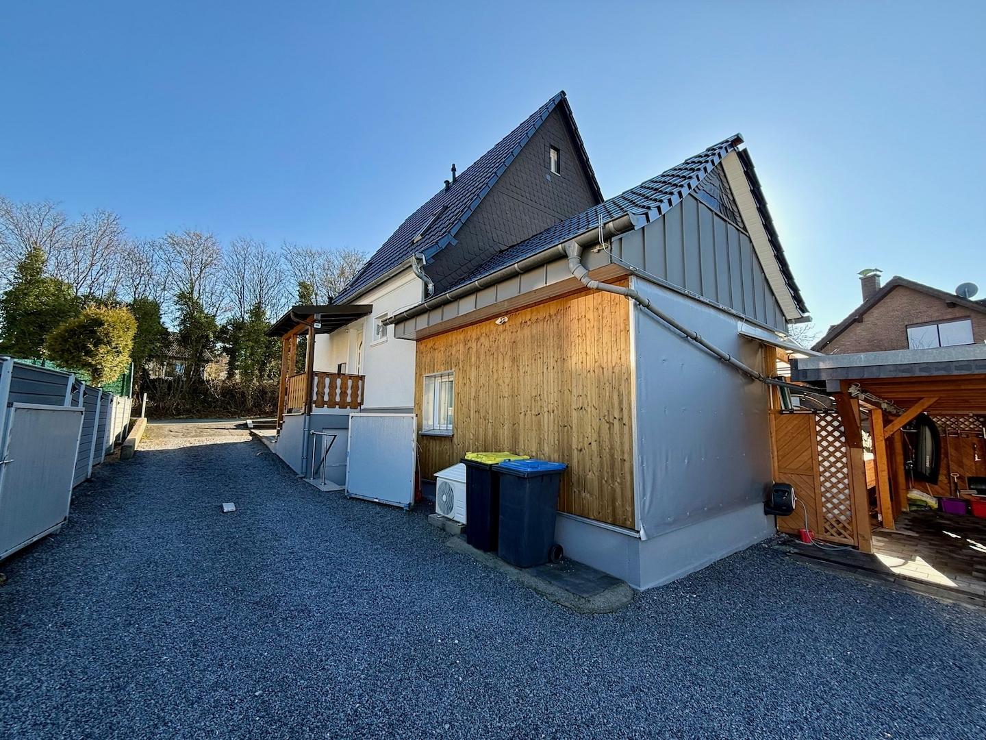 Rückansicht - Anbau - Einfahrt