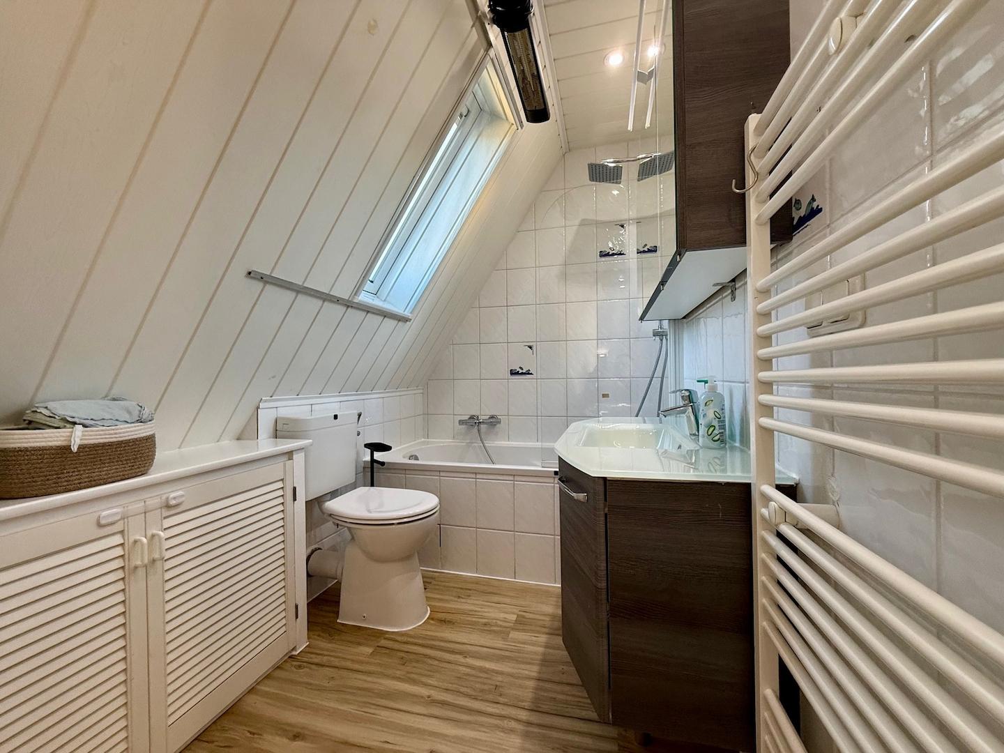 Dachgeschoss: Bad