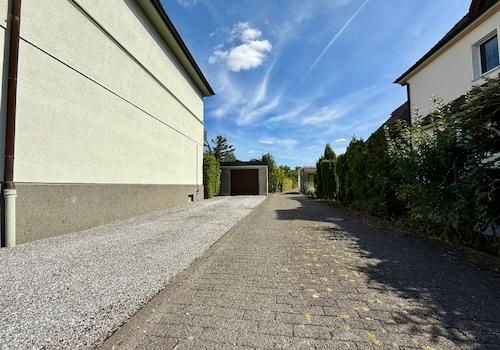 Gemeinschaftlicher Weg (Breite: 3 Meter)