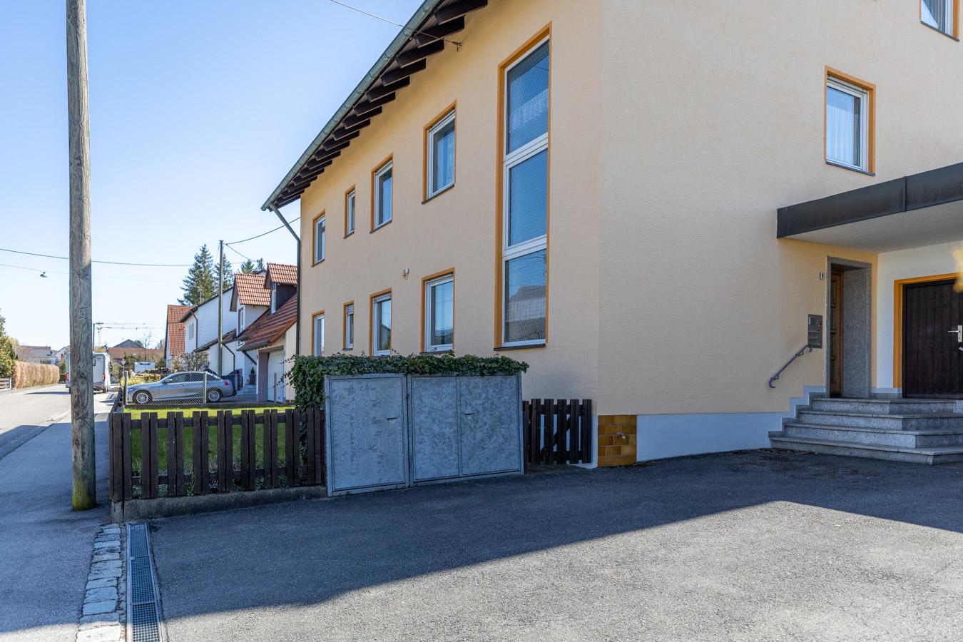 Großzügiges Zweifamilienhaus mit Ausbaureserve auf sonnigem Traumgrundstück in Großaitingen