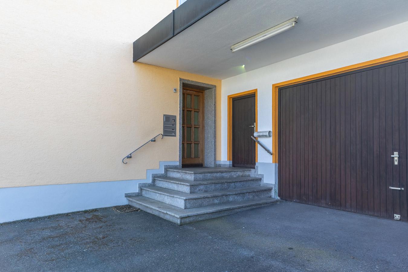 Großzügiges Zweifamilienhaus mit Ausbaureserve auf sonnigem Traumgrundstück in Großaitingen