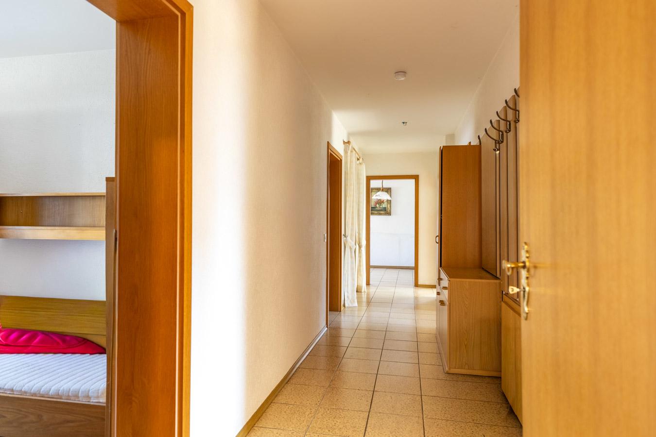 Großzügiges Zweifamilienhaus mit Ausbaureserve auf sonnigem Traumgrundstück in Großaitingen