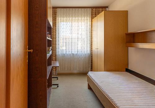 Großzügiges Zweifamilienhaus mit Ausbaureserve auf sonnigem Traumgrundstück in Großaitingen