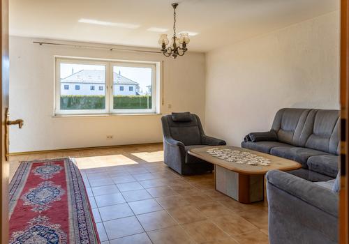 Großzügiges Zweifamilienhaus mit Ausbaureserve auf sonnigem Traumgrundstück in Großaitingen