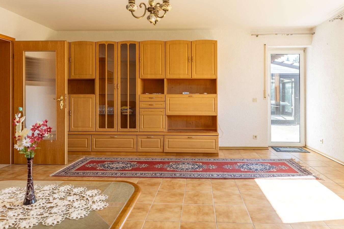 Großzügiges Zweifamilienhaus mit Ausbaureserve auf sonnigem Traumgrundstück in Großaitingen