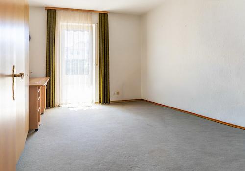 Großzügiges Zweifamilienhaus mit Ausbaureserve auf sonnigem Traumgrundstück in Großaitingen