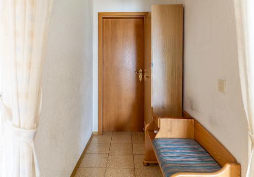 Großzügiges Zweifamilienhaus mit Ausbaureserve auf sonnigem Traumgrundstück in Großaitingen