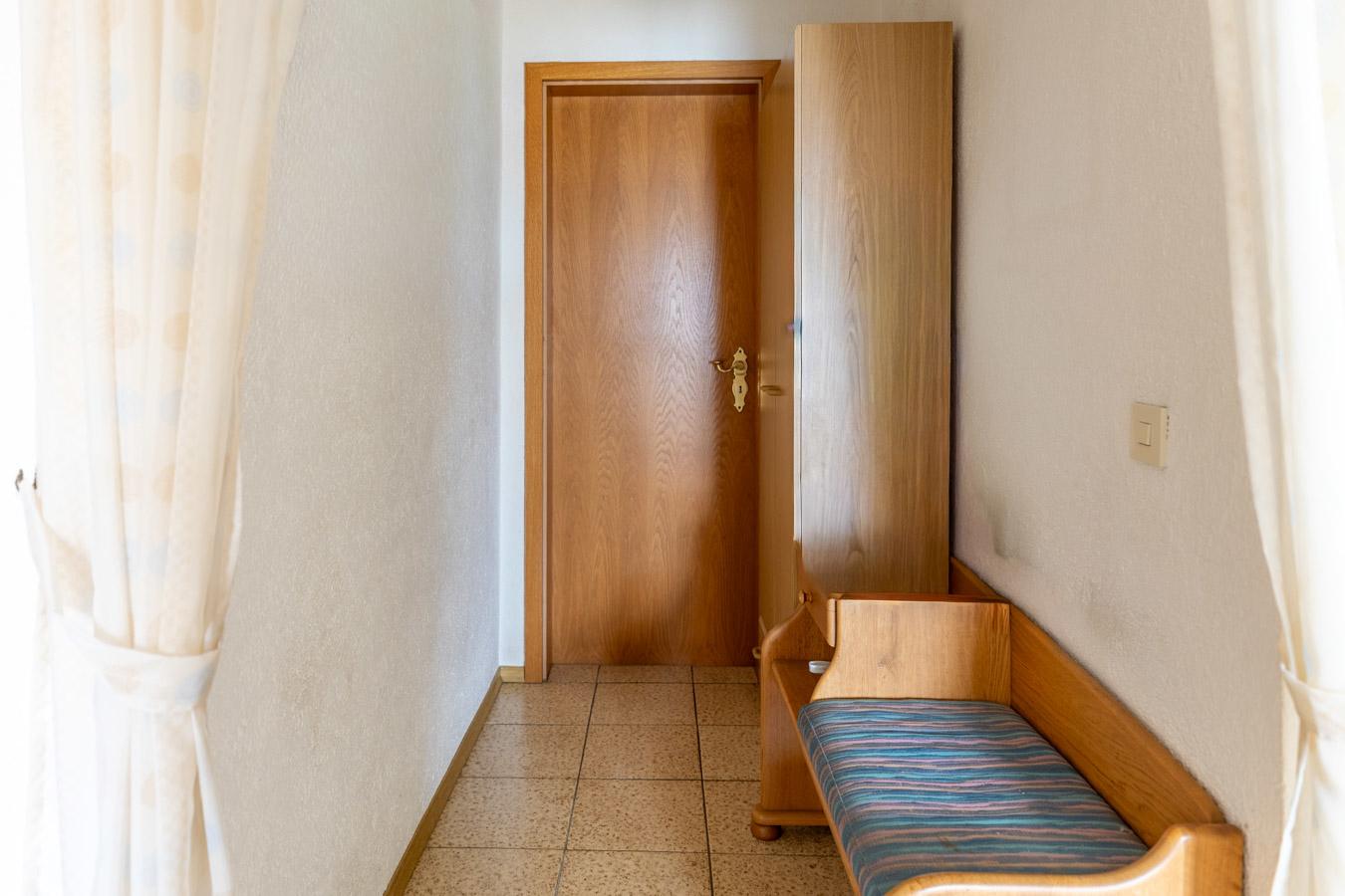 Großzügiges Zweifamilienhaus mit Ausbaureserve auf sonnigem Traumgrundstück in Großaitingen