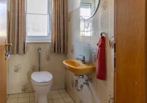 Großzügiges Zweifamilienhaus mit Ausbaureserve auf sonnigem Traumgrundstück in Großaitingen